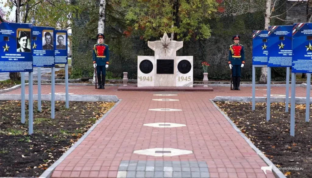 В Южно-Сахалинске открыли памятник воинам-связистам