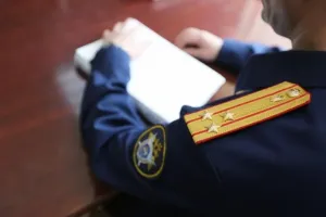 На Сахалине женщина ударила сожителя ножом в шею