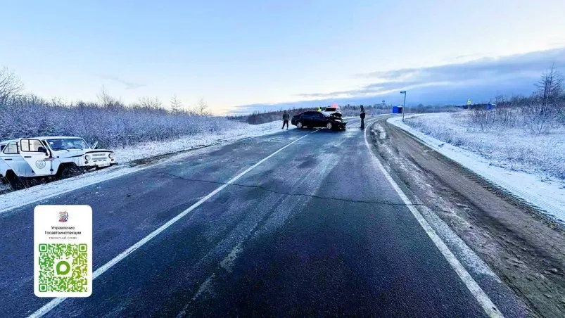 В Охинском районе при столкновении Camry и УАЗа пострадала пассажирка