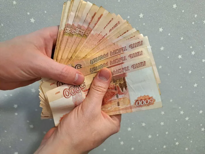 На Сахалине осудили шестерых участников ОПГ за мигрантов и взятки