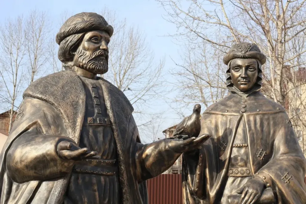 В Смирных открыли сквер у ЗАГСа и храма
