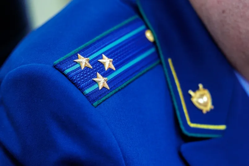 В Углегорском районе чиновницу уволили за контракты с роднёй