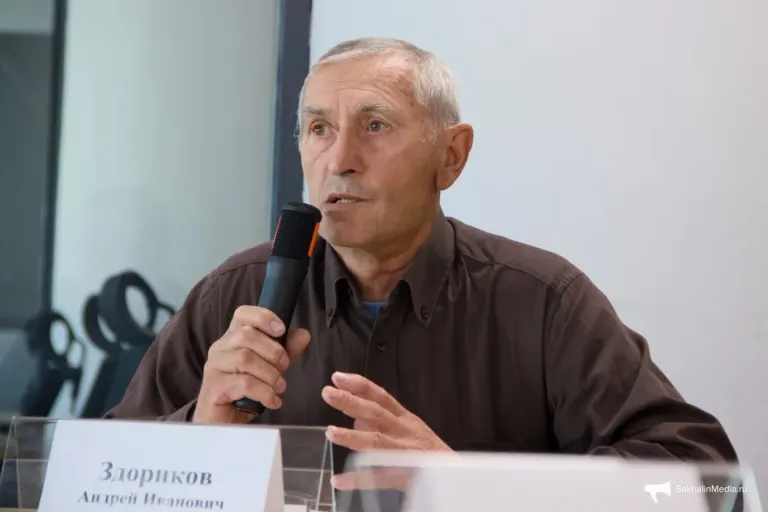 Эксперт: не спящие зимой медведи на Сахалине не агрессивны