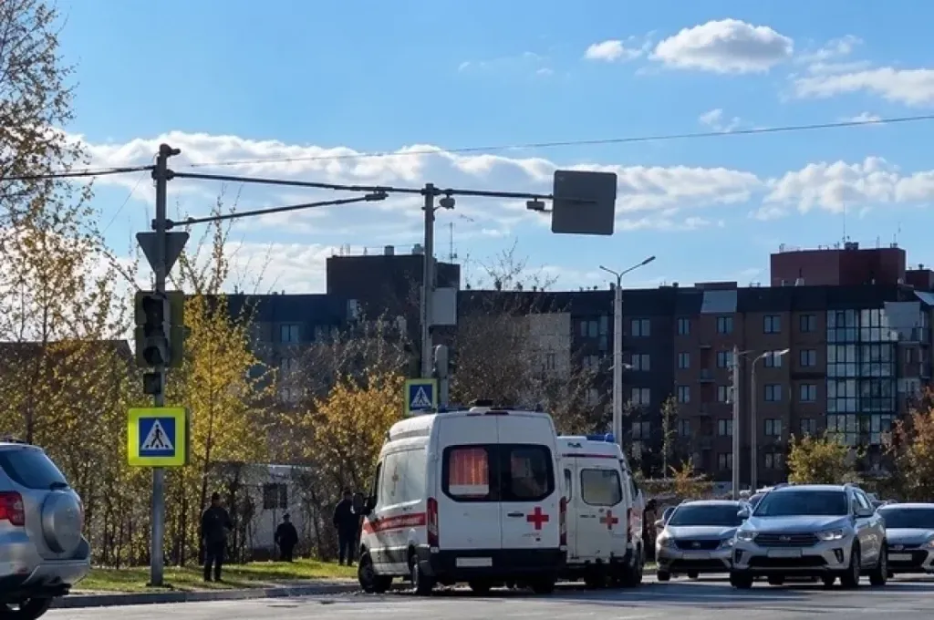 Скорая попала в ДТП на перекрёстке Мира и Больничной в Южно-Сахалинске