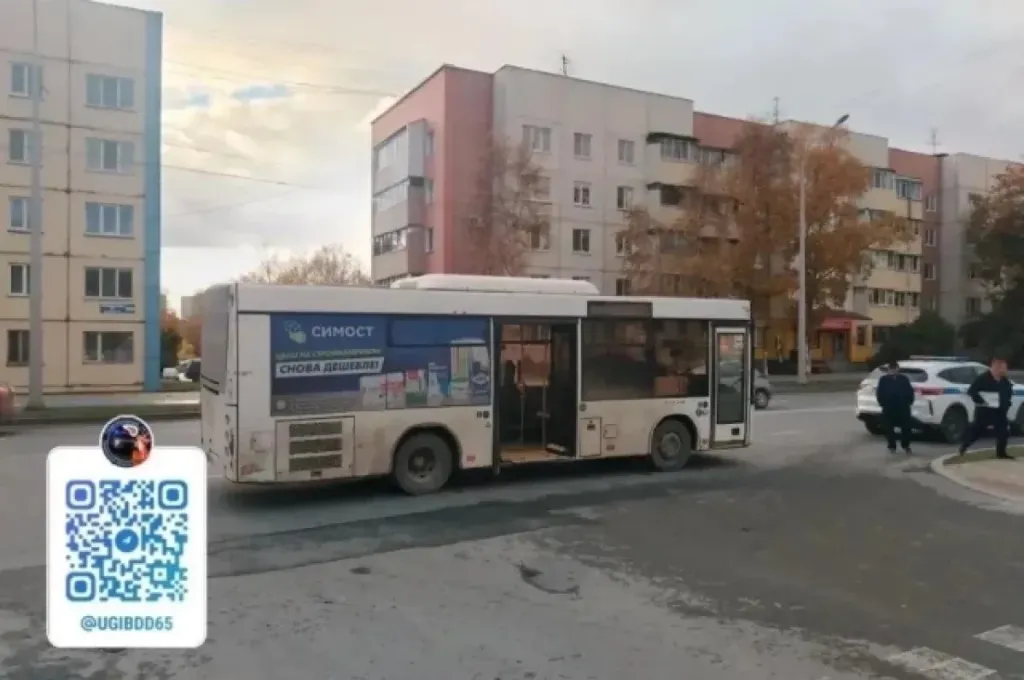 В Южно-Сахалинске при торможении автобуса пострадала 83-летняя пассажирка